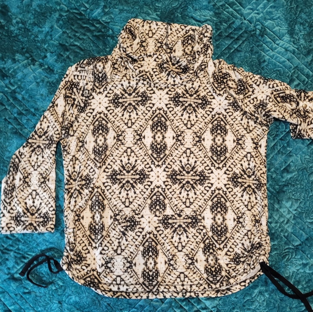 Womens Aztec print, 3/4 sleeve & side tie-up options Top